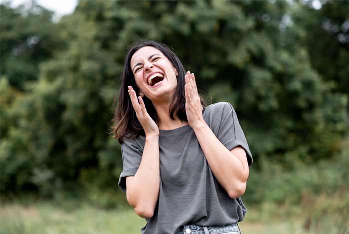 جذابیت حس شوخطبعی و خنده واقعی