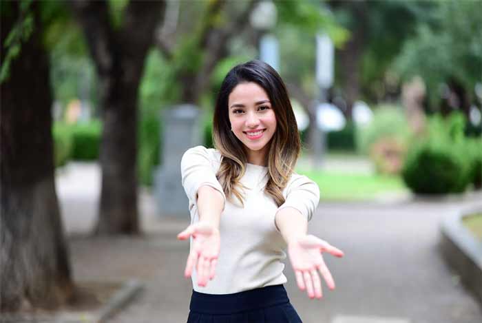 جذابیت زبان بدن مثبت و باز