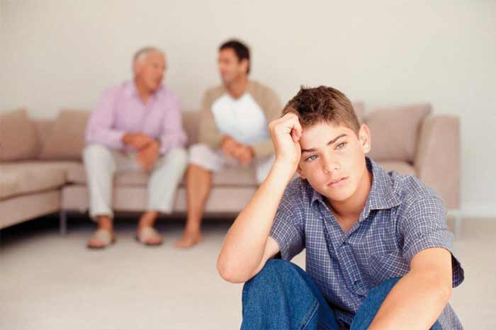 خانواده ۱۸ توصیه به والدین نوجوانان (و رفع ناسازگاری نوجوانان با والدین)