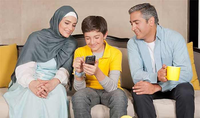 خانواده ارتباط والدین با نوجوانان خود